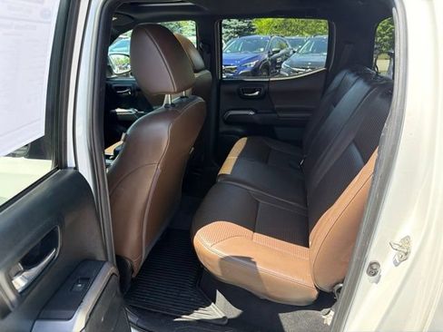 Used 2017 Toyota Tacoma Limited w/ Tow Package AWD/4WD image 9