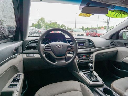 Used 2017 Hyundai Elantra SE FWD image 11