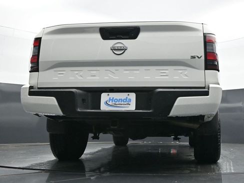 Used 2024 Nissan Frontier SV RWD image 25