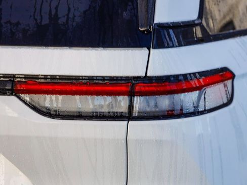 New 2025 Jeep Grand Cherokee Altitude image 10