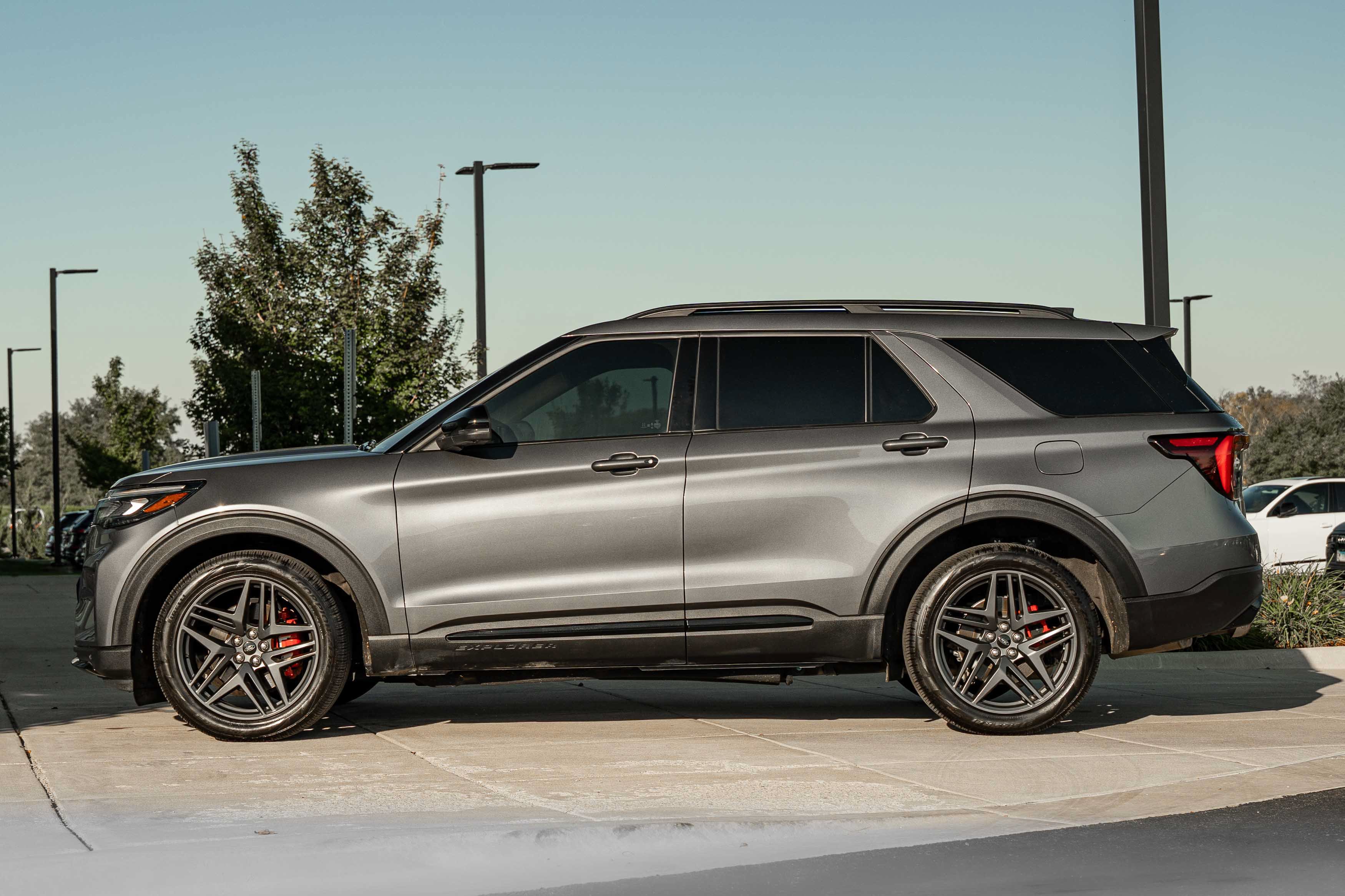 Used 2025 Ford Explorer ST AWD/4WD image 6