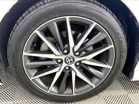 Used 2021 Toyota Camry XLE image 7