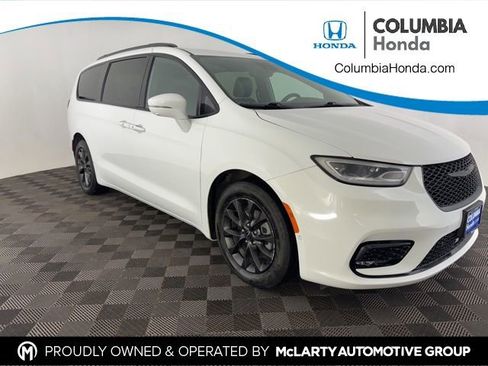Used 2021 Chrysler Pacifica Touring-L w/ Premium & Safety Sphere Group image 1