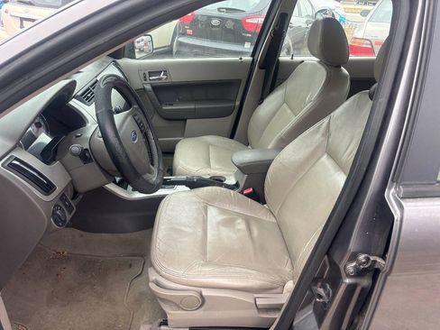 Used 2010 Ford Focus SES FWD image 10