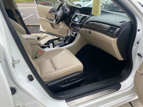 Used 2016 Honda Accord Touring image 36