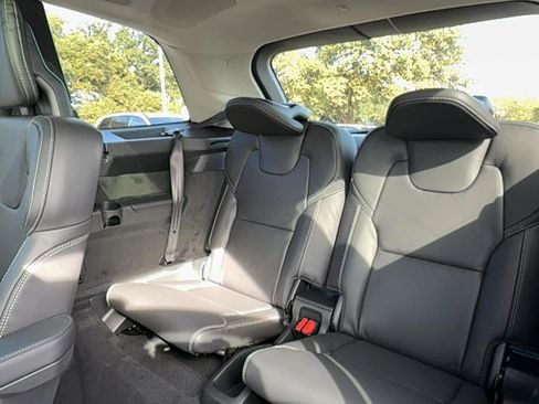 New 2026 Volvo XC90 B6 Ultra image 17