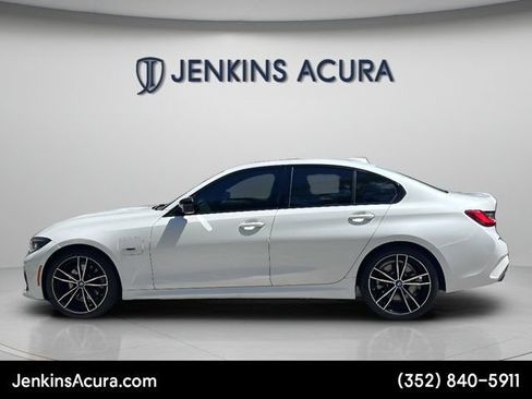 Used 2022 BMW 330e w/ M Sport Package RWD image 6