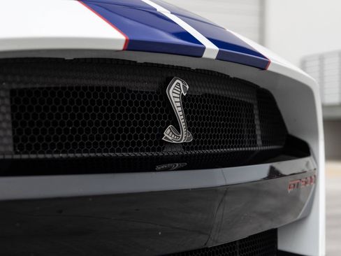 Used 2020 Ford Mustang Shelby GT500 w/ Technology Package RWD image 5