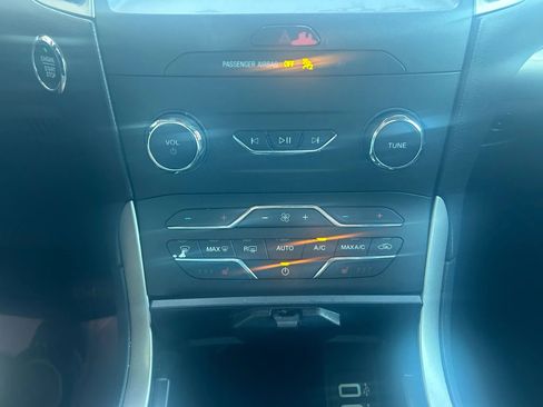 Used 2020 Ford Edge SEL image 9