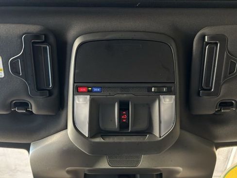 Used 2025 Subaru Forester Premium image 95