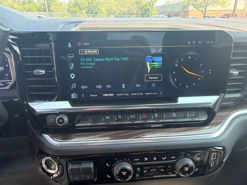Used 2024 Chevrolet Silverado 1500 LT w/ Z71 Off-Road Package AWD/4WD image 11