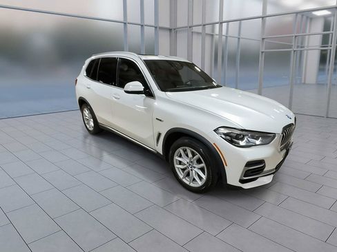 Used 2022 BMW X5 xDrive45e image 2