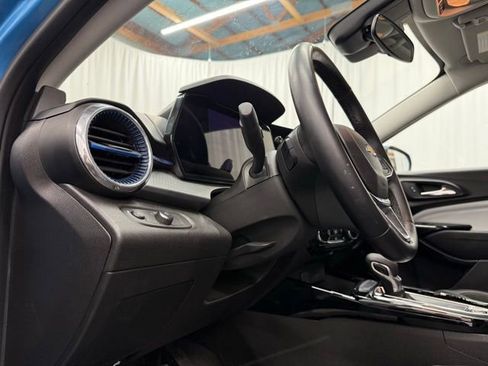 Used 2025 Chevrolet Trax LT w/ Driver Confidence Package image 16