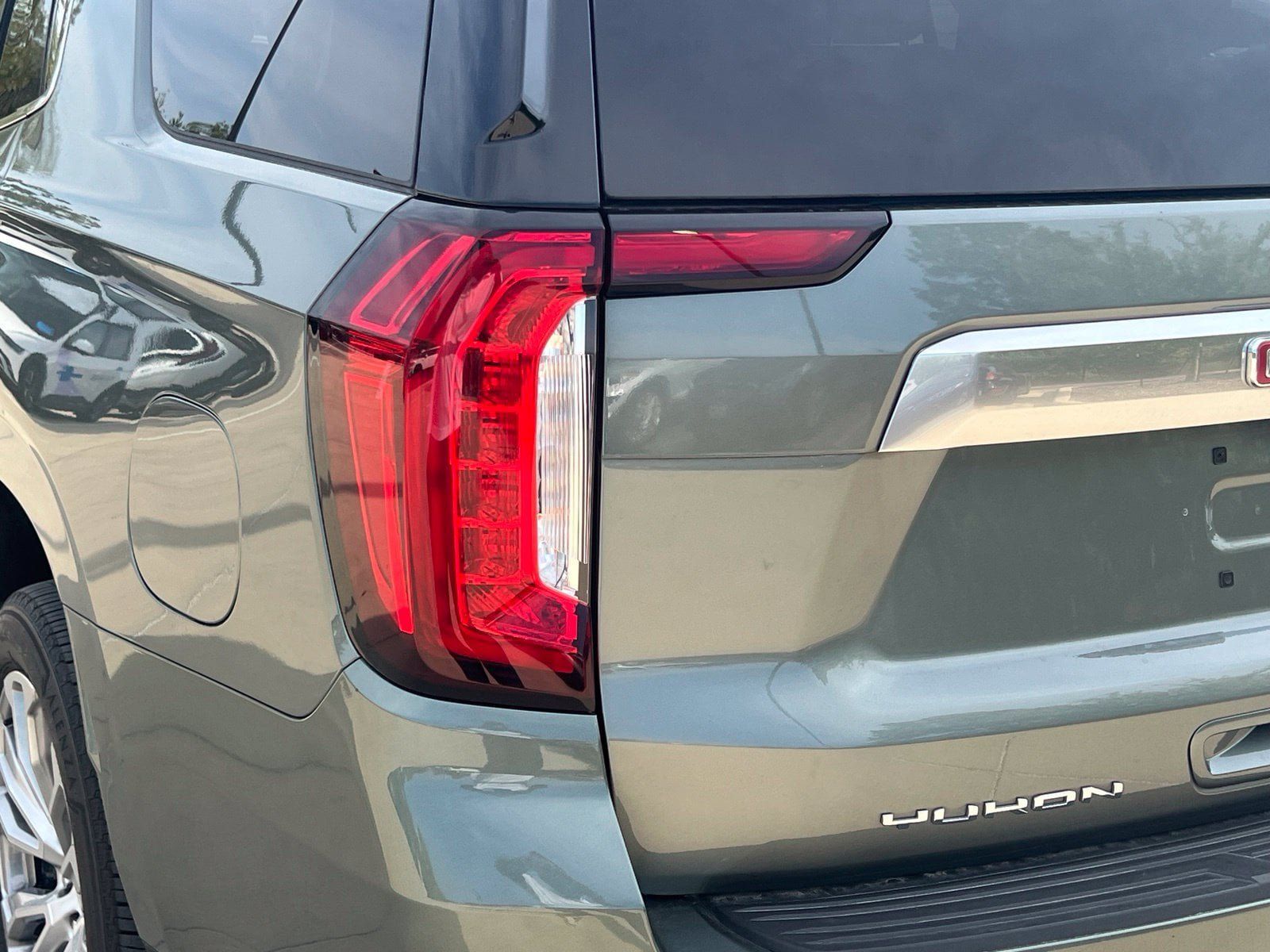 Used 2023 GMC Yukon Denali w/ LPO, Floor Liner Package AWD/4WD image 16