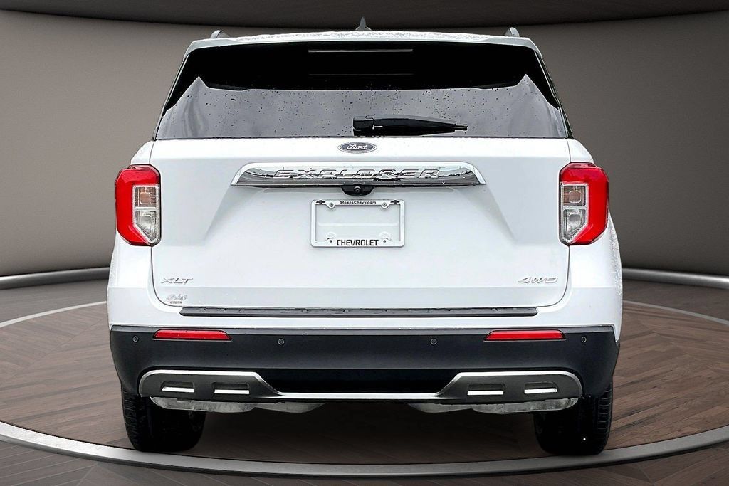 Used 2024 Ford Explorer XLT w/ Equipment Group 202A AWD/4WD image 5