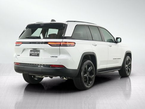 Used 2024 Jeep Grand Cherokee Limited w/ Luxury Tech Group II AWD/4WD image 5