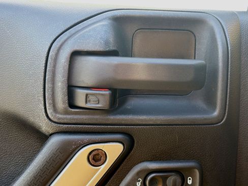 Used 2015 Jeep Wrangler Unlimited Sahara w/ Connectivity Group image 20