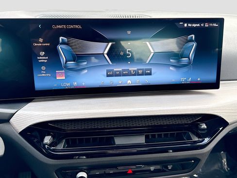 Used 2025 BMW 330i Sedan image 35