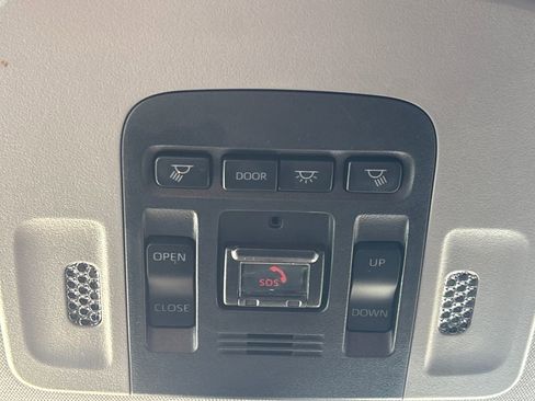 Used 2023 Toyota Camry SE w/ Cold Weather Package image 16