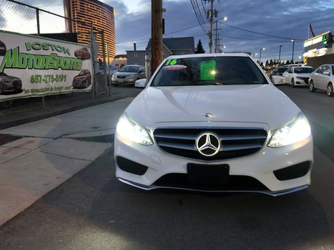 Used 2016 Mercedes-Benz E 350 4MATIC Sedan image 3