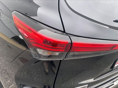 Used 2023 Toyota Highlander L FWD image 34