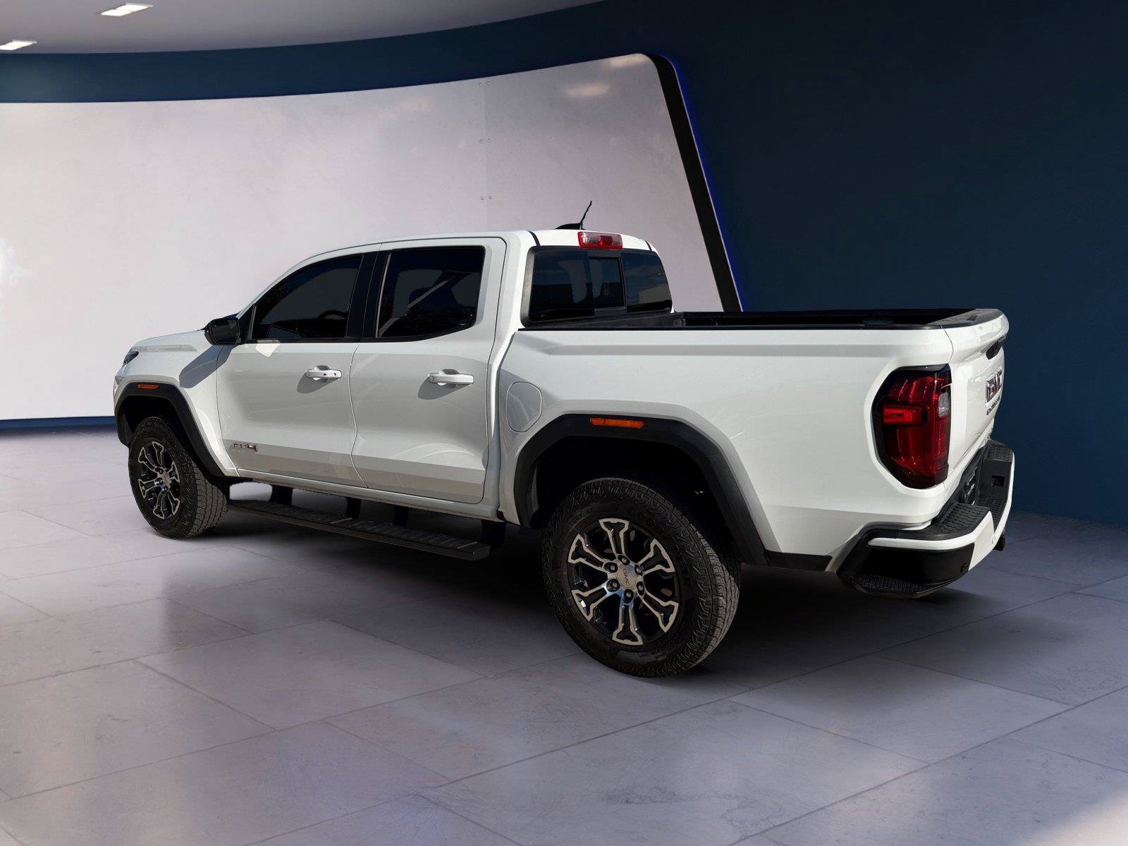 Used 2025 GMC Canyon AT4 w/ AT4 Premium Package AWD/4WD image 3