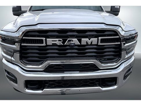 Used 2025 RAM 2500 Big Horn AWD/4WD image 33