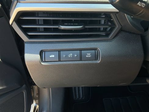 Used 2024 Nissan Altima 2.5 SV FWD image 18