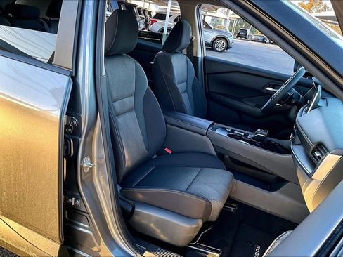 Used 2024 Nissan Rogue SV image 12