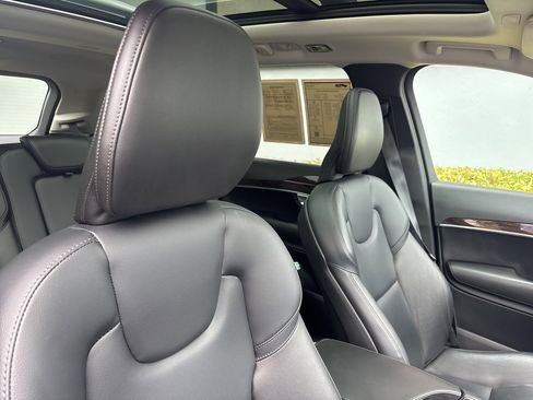Used 2019 Volvo XC90 T5 Momentum w/ Multimedia Package image 21