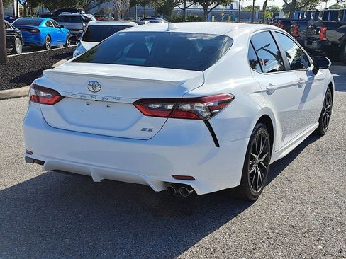 Certified 2021 Toyota Camry SE image 3