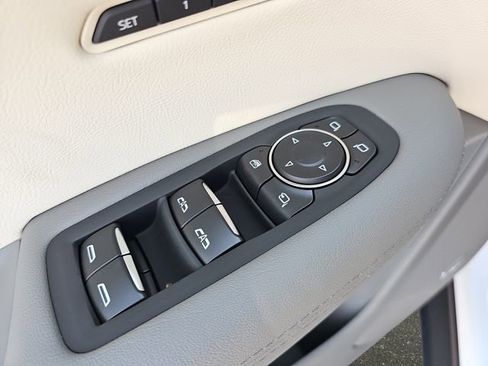 Used 2025 Cadillac XT5 Premium Luxury w/ LPO, Floor Liner Package AWD/4WD image 28
