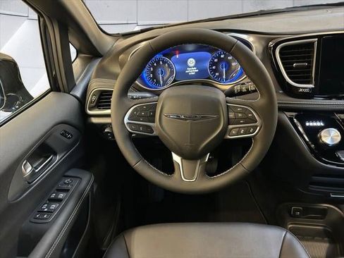 New 2026 Chrysler Pacifica Select image 25