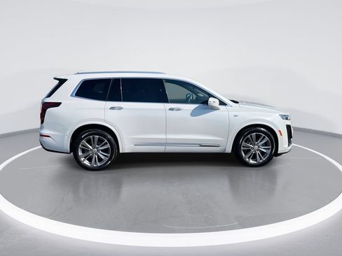 Used 2023 Cadillac XT6 Premium Luxury w/ Technology Package FWD image 9