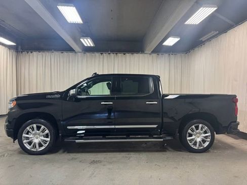 Used 2025 Chevrolet Silverado 1500 High Country w/ High Country Premium Package AWD/4WD image 10