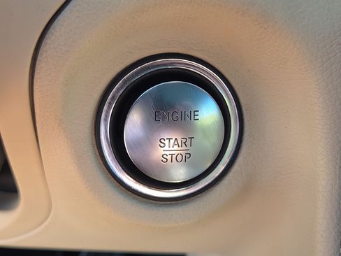 Used 2019 Mercedes-Benz SLC 300 image 18