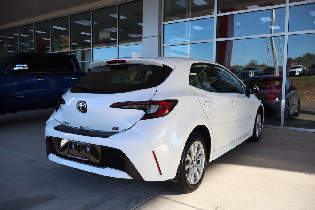 Used 2025 Toyota Corolla SE w/ SE Package FWD image 8