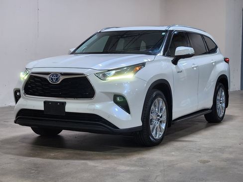 Used 2021 Toyota Highlander Limited FWD image 4