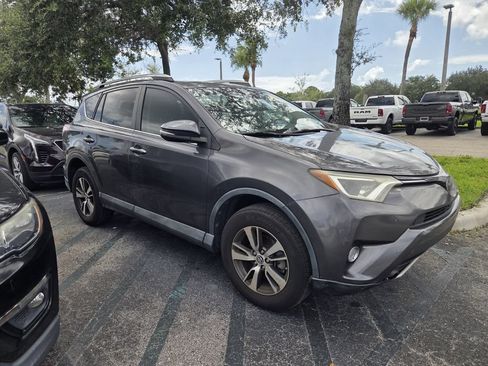 Used 2018 Toyota RAV4 XLE FWD image 2