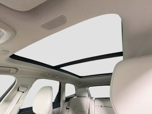 Certified 2023 Volvo XC60 B5 Plus w/ Climate Package AWD/4WD image 22