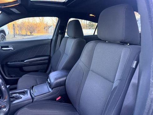 Used 2017 Dodge Charger SXT w/ Blacktop Package image 28