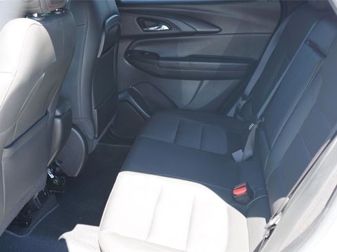 Used 2021 Chevrolet TrailBlazer RS w/ Technology Package FWD image 23