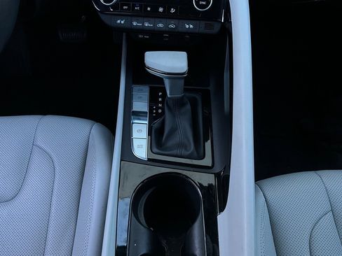 Used 2025 Hyundai Elantra Limited image 15