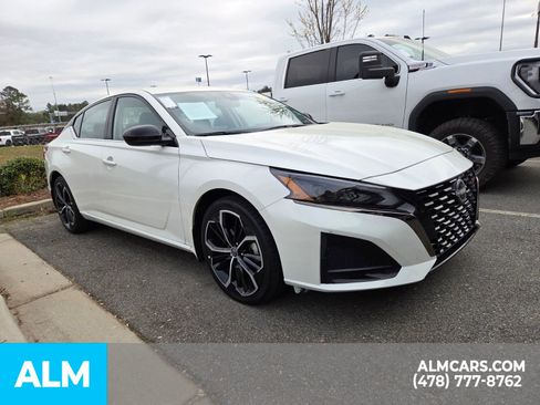 Used 2025 Nissan Altima 2.5 SR image 17