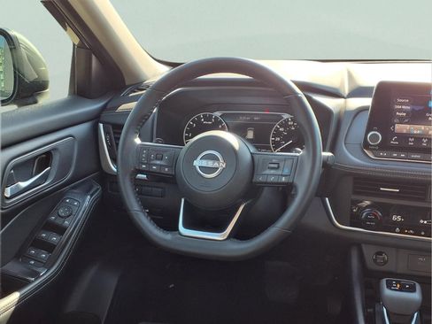 Used 2024 Nissan Rogue SV w/ SV Premium Package FWD image 14