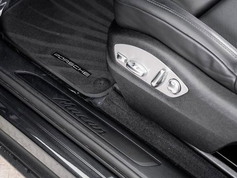 Used 2025 Porsche Macan image 10