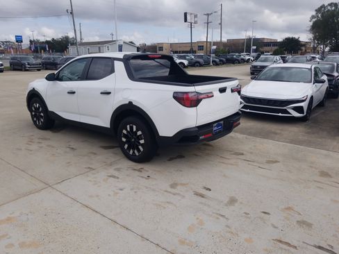 Certified 2025 Hyundai Santa Cruz SE image 5