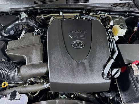 Used 2023 Toyota Tacoma SR5 RWD image 39