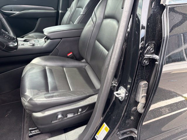 Used 2025 Cadillac XT4 Premium Luxury FWD image 8