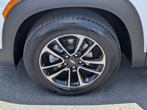 Used 2025 Chevrolet TrailBlazer LT AWD/4WD image 13